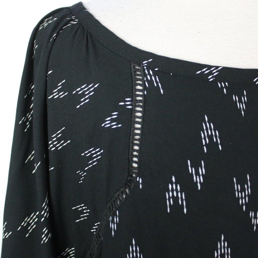 Ava & Viv Womens 1X Arrow Flare Sleeve Top - Picture 3 of 4